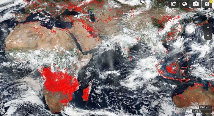 Ảnh vệ tinh NASA cho thấy Trái đất đang chìm trong biển lửa