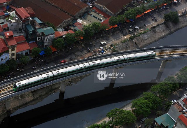 Chùm ảnh: Đoàn tàu đường sắt trên cao vút bay từ ga Cát Linh tới Yên Nghĩa