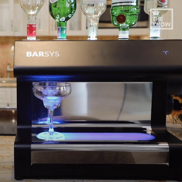 Cỗ máy này sẽ khiến các bartender thất nghiệp trong tương lai?