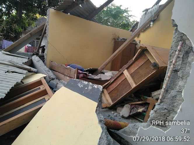 Động đất kinh hoàng ở Indonesia, hàng trăm người thương vong