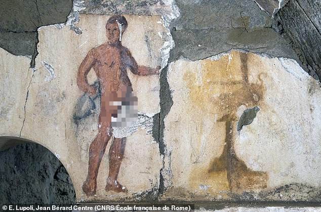 Khai quật lăng mộ hơn 2000 năm tuổi, phát hiện tranh tiệc tùng và khỏa thân vẽ trên tường