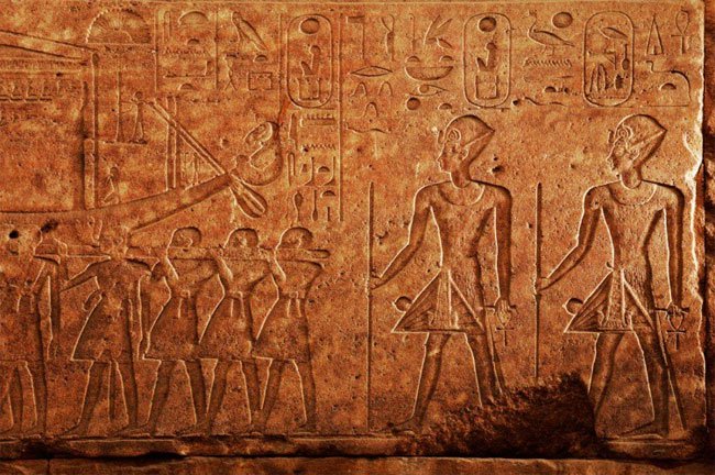 Lăng mộ nữ hoàng Ai Cập quyền lực đẹp bất chấp dù bị con ghẻ phá hoại