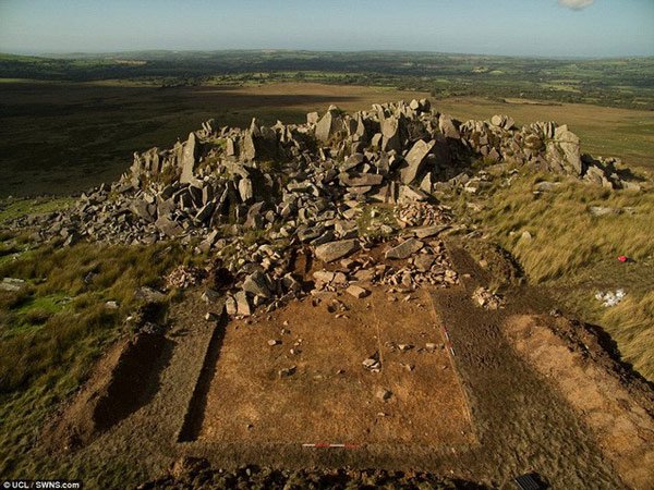 Phát hiện thêm bí ẩn ở bãi đá cổ Stonehenge 5.000 năm ở Anh