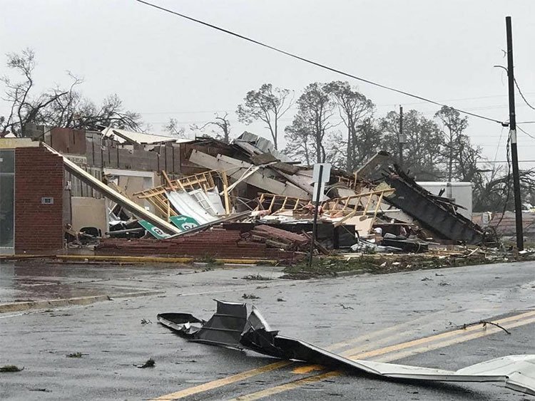 Sức tàn phá khủng khiếp của cơn bão mạnh nhất 50 năm đổ bộ bờ Đông nước Mỹ