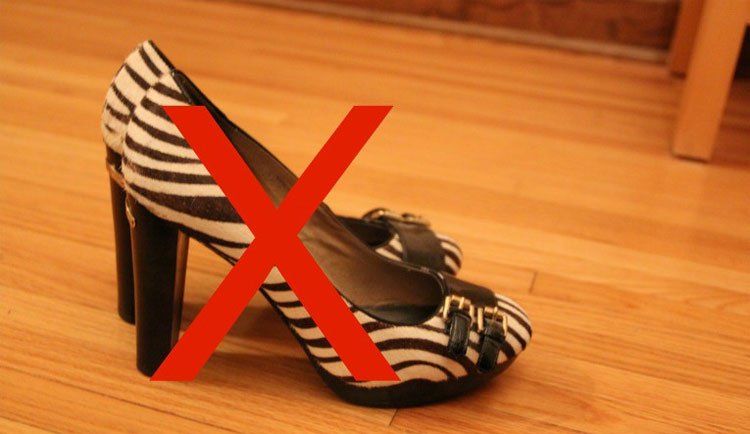 Thị trấn kỳ lạ ở Mỹ: Cấm mọi đôi giày cao gót vì một lý do cực kỳ bất ngờ
