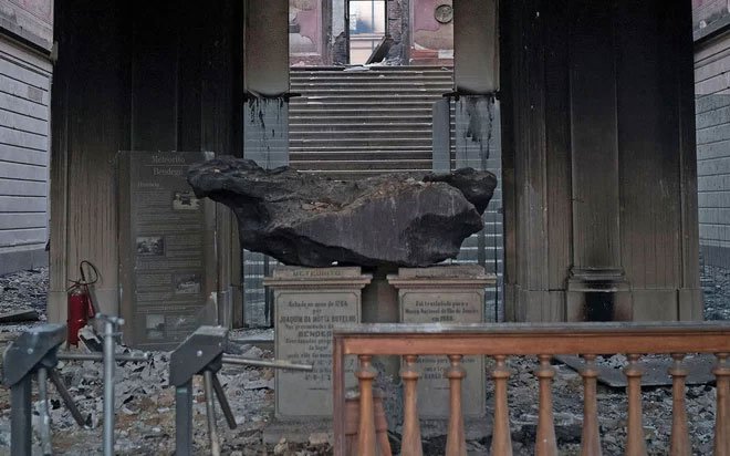 Thiên thạch hơn 5 tấn nguyên vẹn sau cháy lớn ở bảo tàng