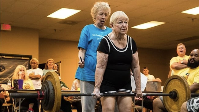 100 tuổi, cụ bà lập kỷ lục trở thành vận động viên nâng tạ lớn tuổi nhất thế giới