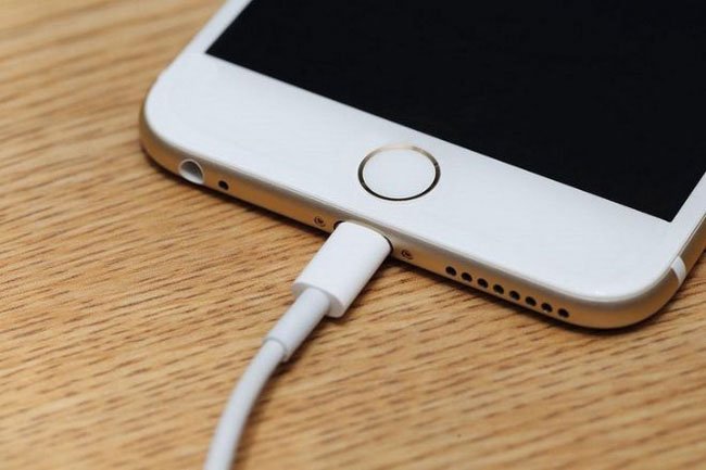 5 thói quen sạc pin đang làm iPhone hỏng nhanh hơn