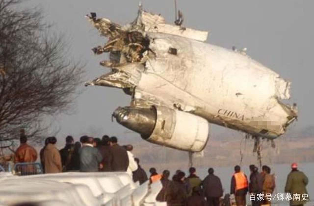 9 phút sau cất cánh, máy bay rơi tự do làm 160 hành khách mất mạng: Lỗi ở chiếc phích cắm