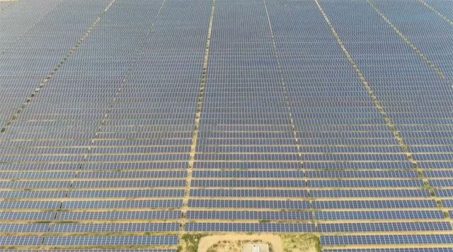 Ấn Độ biến sa mạc thành ốc đảo điện mặt trời