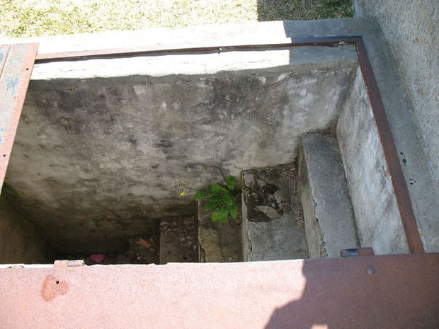 Ẩn tình phía sau ngôi mộ 150 năm tuổi có cánh cửa và cầu thang dẫn xuống tận quan tài