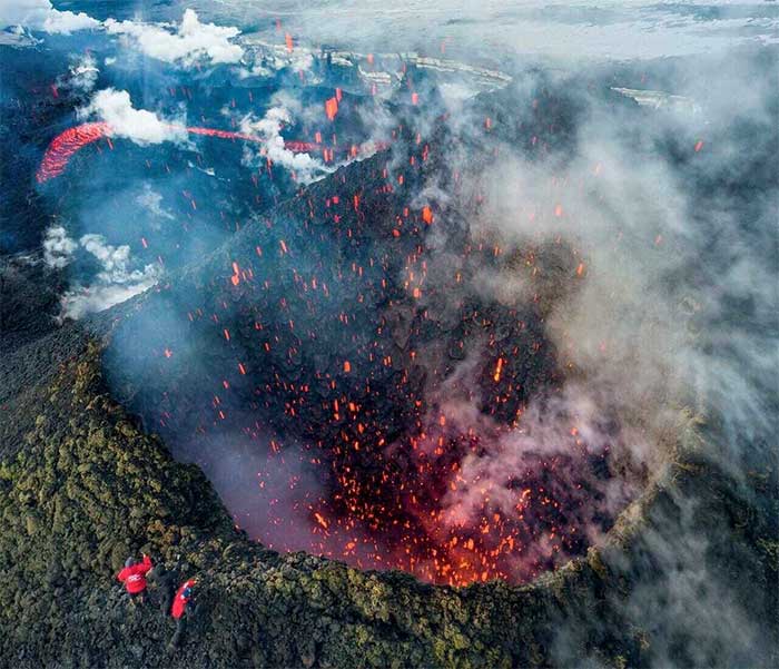 Ảnh chụp từ vệ tinh núi lửa cao nhất lục địa Á Âu phun trào