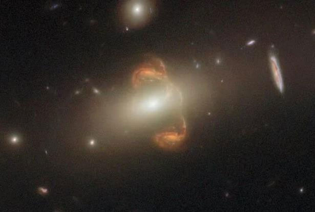 Ảnh độc từ siêu kính viễn vọng: Gương thiên hà xuyên không
