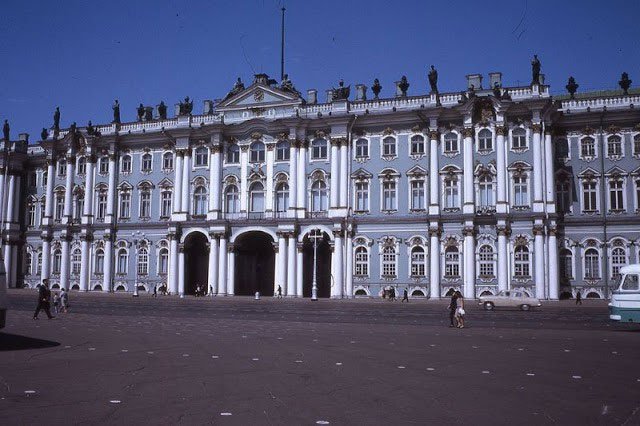 Ảnh màu ấn tượng về đường phố Leningrad những năm 1960