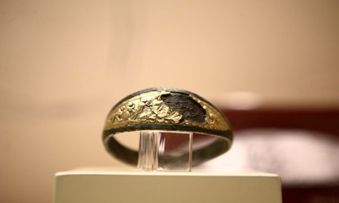 Anh nông dân bất ngờ phát hiện vòng tay bằng vàng 3.300 năm tuổi của nền văn minh Hittite