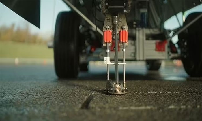 Anh ra mắt robot sửa đường đầu tiên trên thế giới