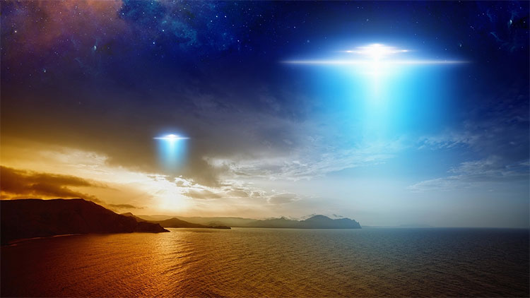 Ba phi công trông thấy UFO lướt sát máy bay ngoài khơi Ireland