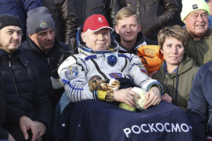 Ba phi hành gia Nga trở về từ ISS