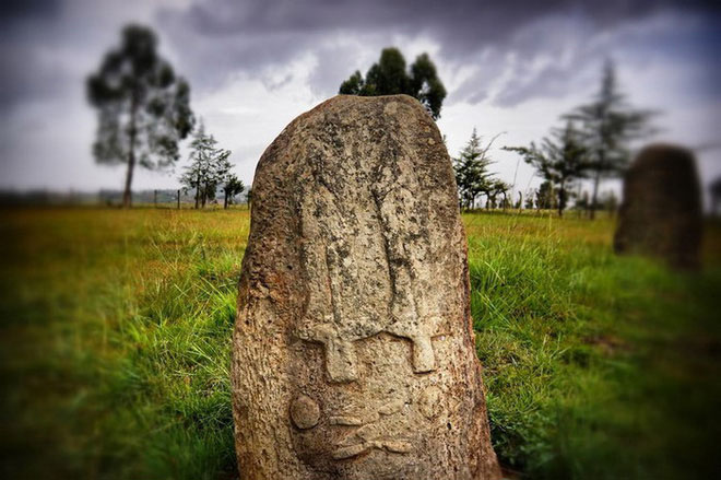 Bãi đá cổ huyền bí ở Châu Phi khiến các nhà khảo cổ học đau đầu vì không giải mã nổi