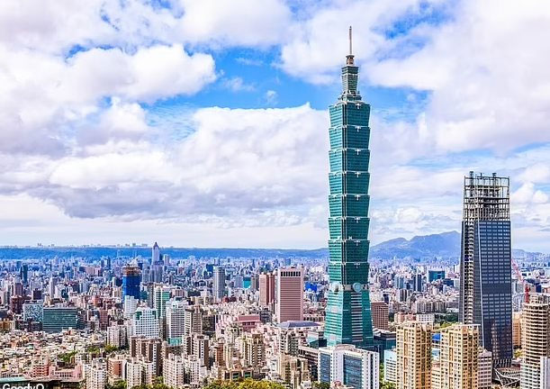 Bằng cách nào tòa nhà cao hơn 500 mét này vẫn sống sót sau trận động đất mạnh nhất 25 năm qua tại Đài Loan?