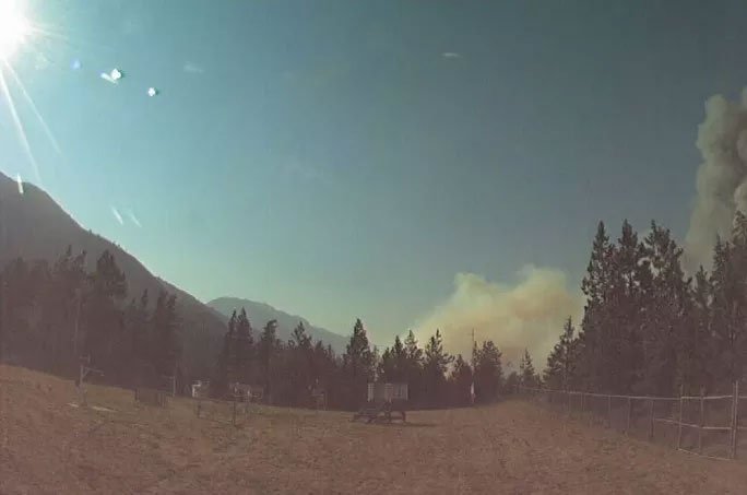 Bão lửa ở Canada gây ra 710.117 tia sét trong 15 giờ