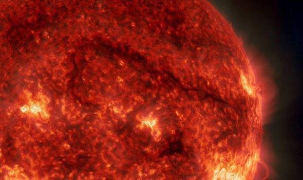 Bão mặt trời di chuyển với tốc độ 1,8 triệu km mỗi giờ đổ bộ vào Trái đất