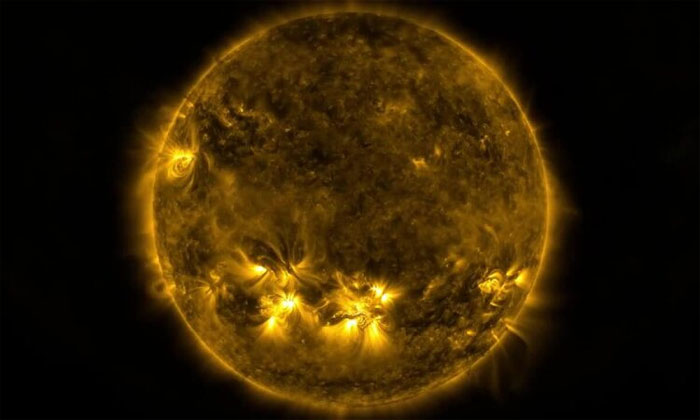 Bão mặt trời tốc độ 4 triệu km/h đổ bộ Trái đất