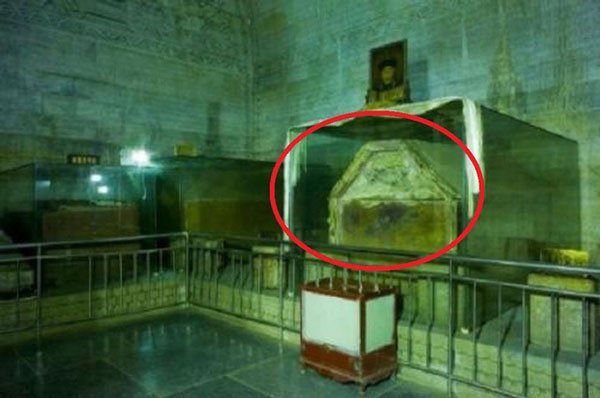 Bảo vật vô giá trong lăng mộ Càn Long khiến 4 người cả gan “sở hữu” chịu kết cục thảm khốc