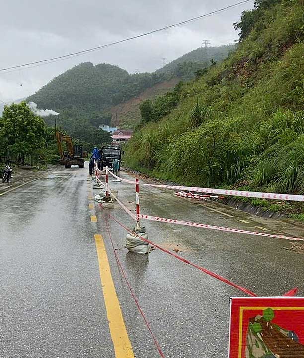 Bão Yagi đổ bộ Quảng Ninh - Hải Phòng, đánh đắm du thuyền, thổi bay mặt kính cao ốc, mất điện trên diện rộng