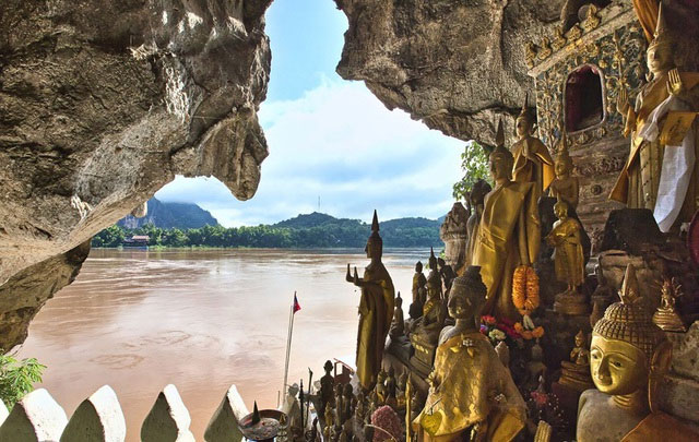 Bất ngờ bên trong hang động có 4.000 pho tượng Phật được chạm khắc tinh xảo