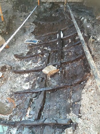 Bất ngờ phát hiện thuyền khâu 2.000 năm tuổi dưới lòng đất