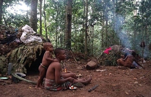 Bên trong bộ lạc gần 50% trẻ em không thể sống quá 5 tuổi ở châu Phi