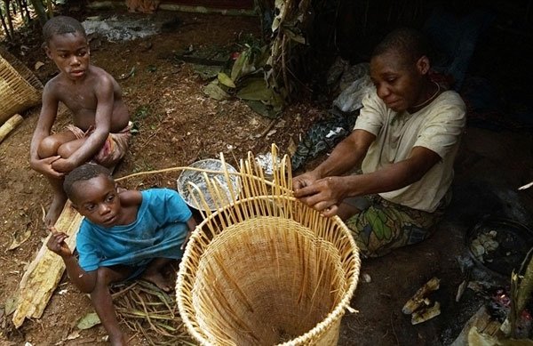 Bên trong bộ lạc gần 50% trẻ em không thể sống quá 5 tuổi ở châu Phi
