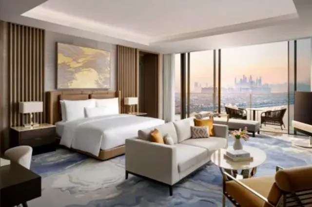 Bên trong khách sạn dát vàng sang trọng bậc nhất ở Dubai có gì?