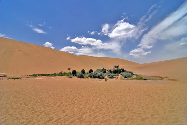 Bên trong ốc đảo 2.000 năm tuổi giữa sa mạc ở Trung Quốc