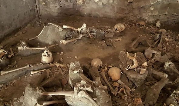Bí ẩn 50 bộ xương nguyên vẹn dưới hầm trú ẩn trong thảm họa núi lửa 2.000 năm