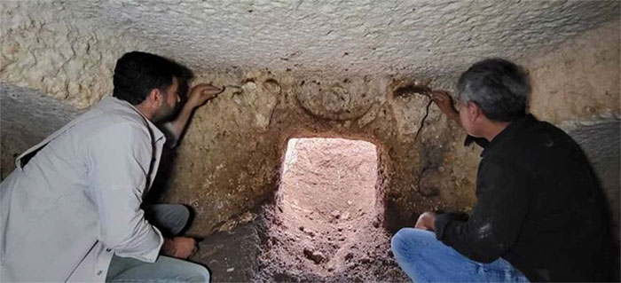 Bí ẩn cổ mộ 2.000 năm bên đường, có đôi bò thần trấn giữ