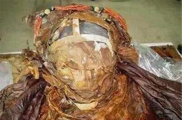 Bí ẩn hài cốt nữ nhân đội vương miện trong lăng mộ cổ nghìn năm ở Trung Quốc