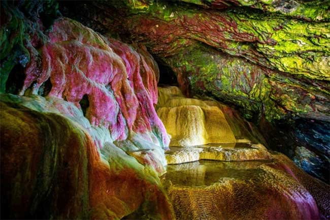 Bí ẩn hang động màu cầu vồng có khả năng chứa bách bệnh bị lãng quên ở Mỹ