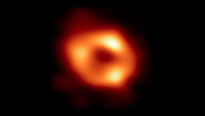 Bí ẩn hố đen siêu nặng ở trung tâm Dải Ngân hà làm thay đổi không - thời gian