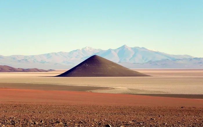 Bí ẩn kim tự tháp núi lửa từng có UFO ghé thăm ở Argentina