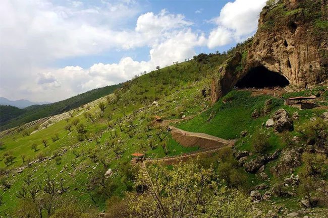 Bí ẩn mộ cổ hoa 70.000 năm chôn cất một loài người khác