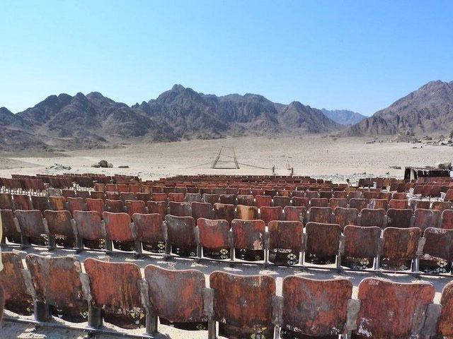 Bí ẩn về rạp chiếu phim tận thế, được xây dựng trên sa mạc nhưng hơn 30 năm chẳng một bóng người ghé thăm