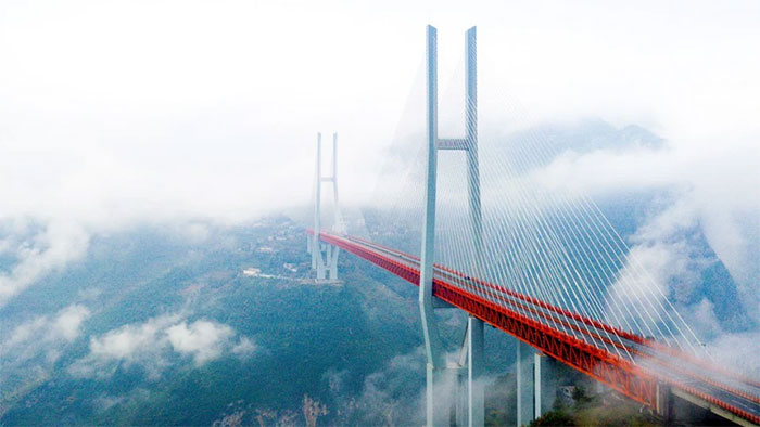 Bí ẩn vùng đất toàn cây cầu khổng lồ cao nhất thế giới của Trung Quốc