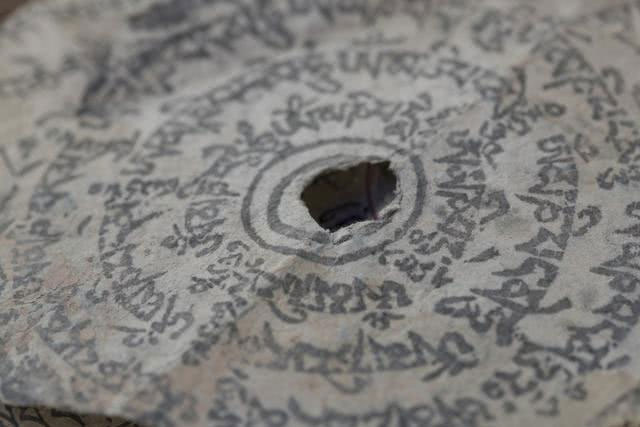 Bí mật loại giấy người Tây Tạng dùng để lưu chép kinh thư ngàn năm không mục nát