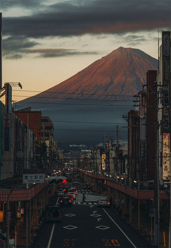Biểu tượng nước Nhật đẹp đến siêu thực trong bức ảnh xuất sắc của nhiếp ảnh gia