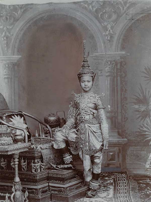 Bộ ảnh hiếm chụp các nhân vật hoàng tộc khắp thế giới 100 năm về trước