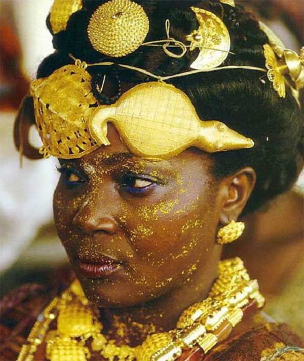 Bộ tộc giàu có nhất châu Phi: Tù trưởng có thể lấy 80 vợ, móng tay người dân dát đầy vàng!