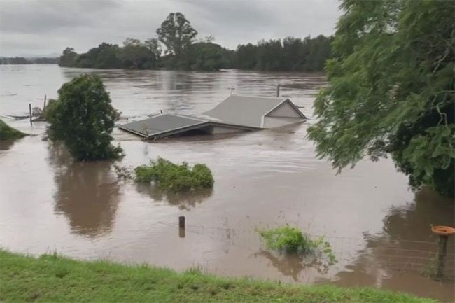 Bom mưa gây lũ lụt tồi tệ nhất trong 50 năm ở Australia