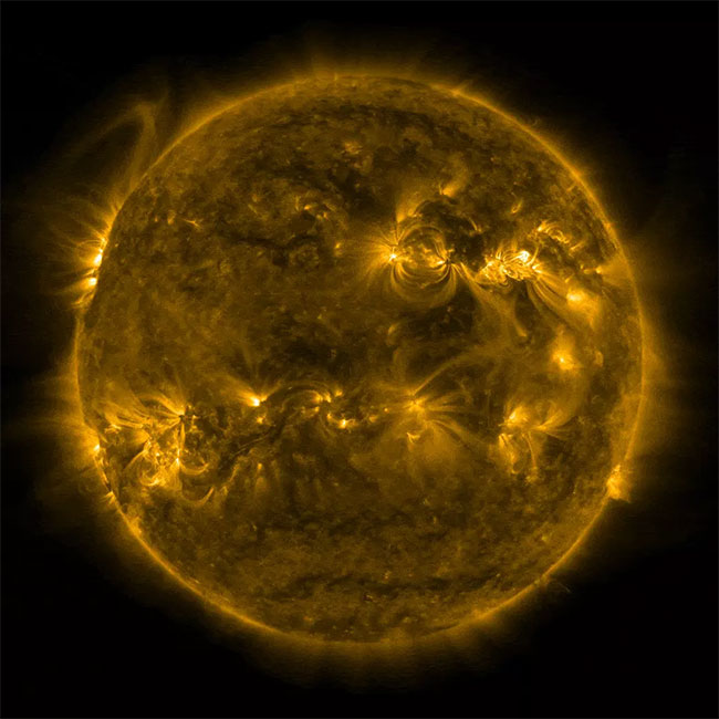 Bùng nổ bức xạ từ Mặt trời chuẩn bị va chạm với Trái đất ở vận tốc 3 triệu km